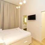 Elegant In The Center With Smarttv Wifi